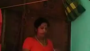 Aunty recording her changing video