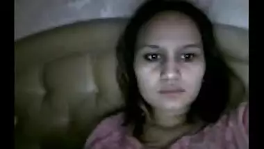 Hot NRI Indian Girl On Webcam Possing her Boobs & Pussy To Lover