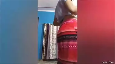 Desi aunty getting ready