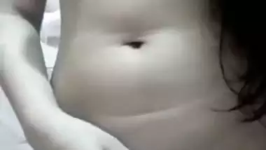 Beautiful Desi XXX girl’s nude show in the bathroom MMS