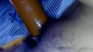 Horny desi wife musterbet her juicy pussy