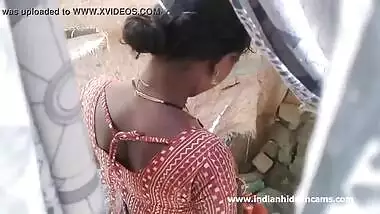 Voluptuous desi aunty nude outdoor bathing - Hidden Cam XXX